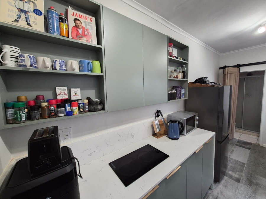 To Let 1 Bedroom Property for Rent in Kenilworth Western Cape